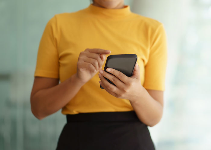 "You Want To Know Where I Am At All Times?": Woman Religiously Reports To Boss Every 5 Minutes Until He Realizes How Ridiculous His Order Was