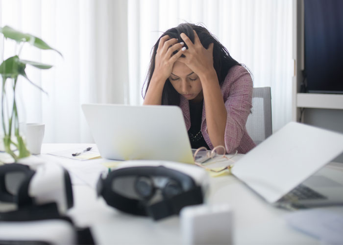 "You Want To Know Where I Am At All Times?": Woman Religiously Reports To Boss Every 5 Minutes Until He Realizes How Ridiculous His Order Was