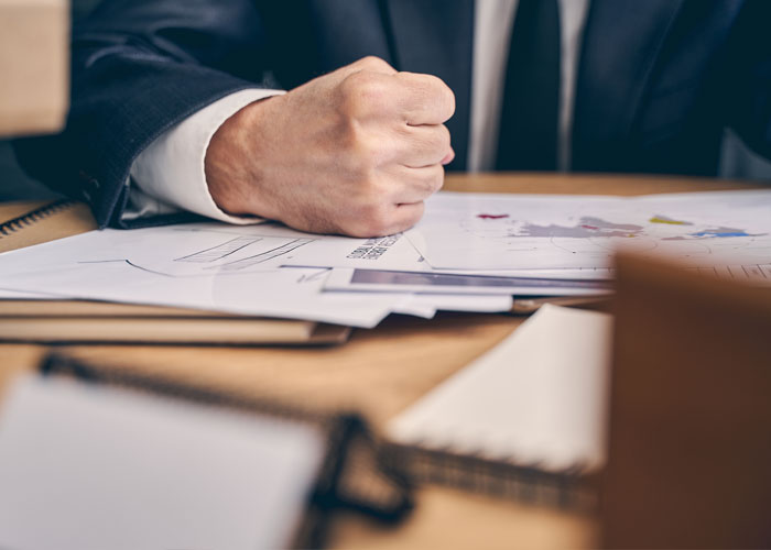 "You Want To Know Where I Am At All Times?": Woman Religiously Reports To Boss Every 5 Minutes Until He Realizes How Ridiculous His Order Was